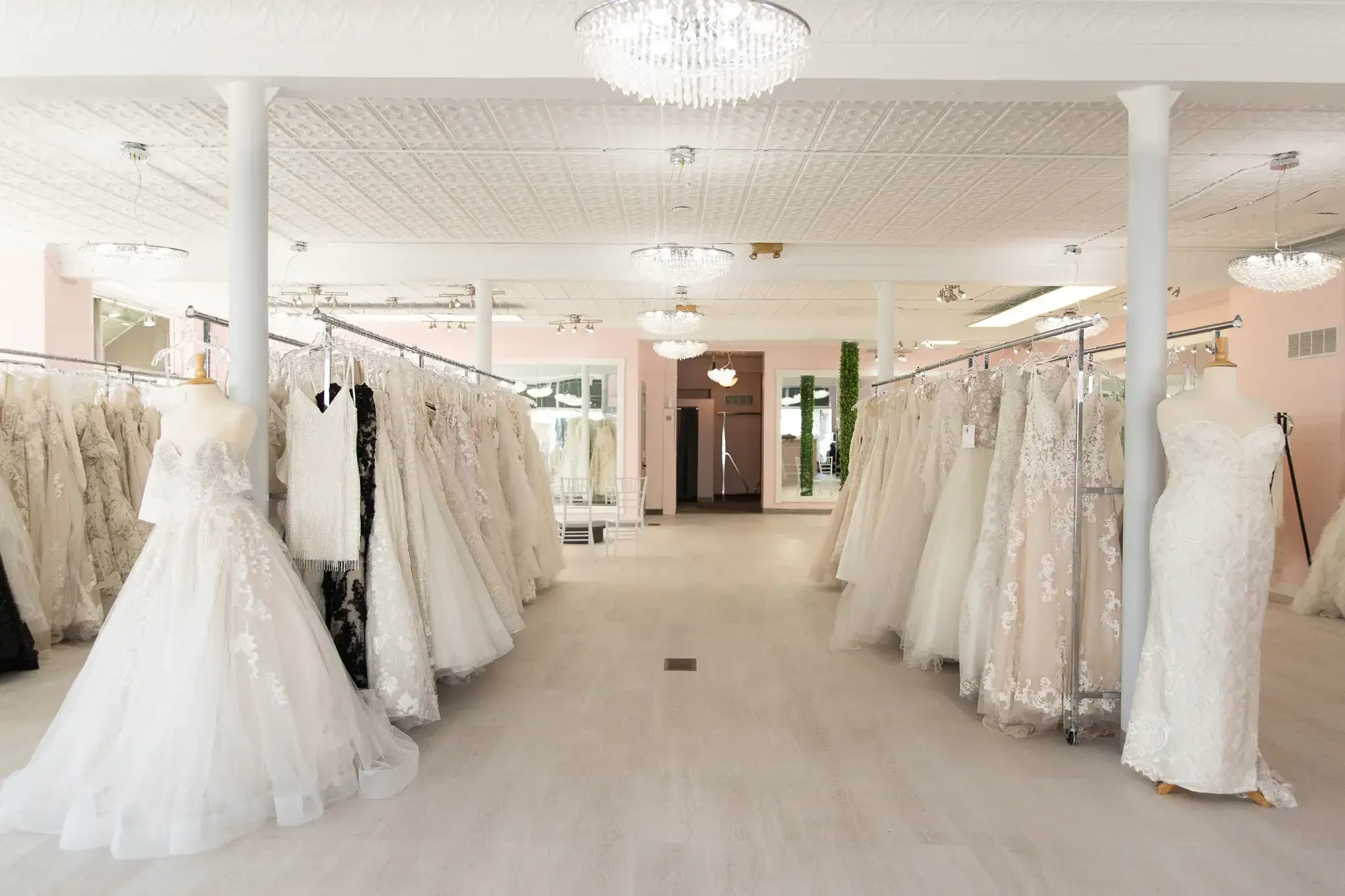 What Is a Sample Sale? Tips for Scoring the Best Dress at a Discount Image