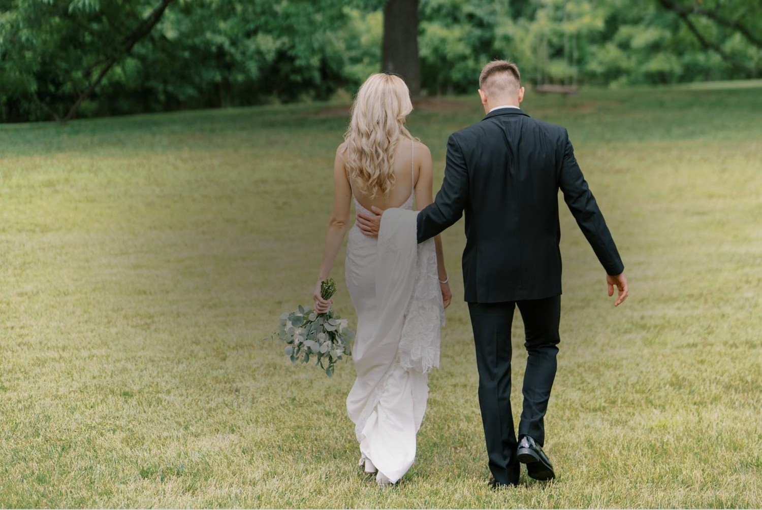 Photo of the real bride and groom - Mobile Image