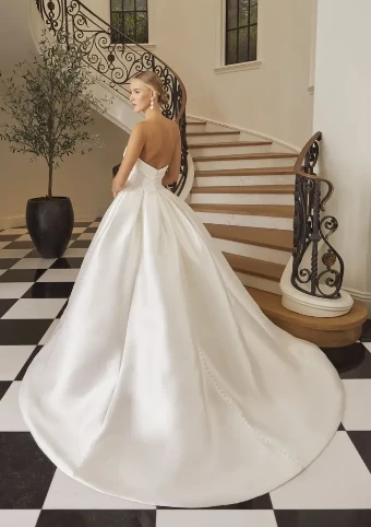 Casablanca Bridal Lorelai #5 Ivory thumbnail